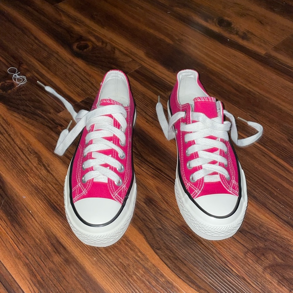 size 6 “converse”